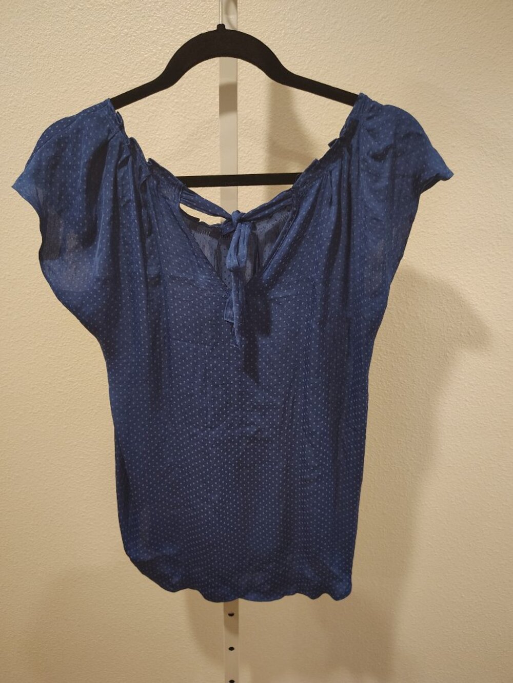 LC Lauren Conrad Women's Top Size Medium Navy Blue Pleated Polka Dots - Picture 7 of 10